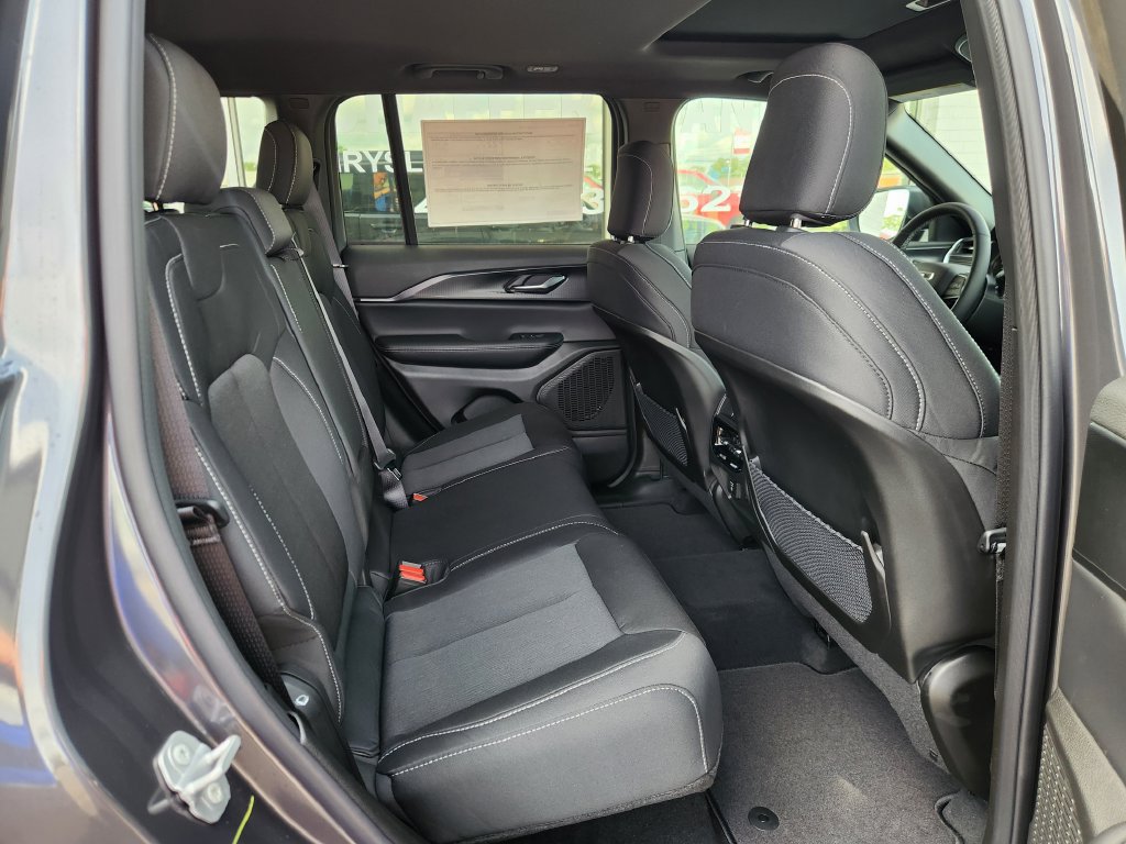 New 2026 Jeep Grand Cherokee Laredo X AWD/4WD image 12