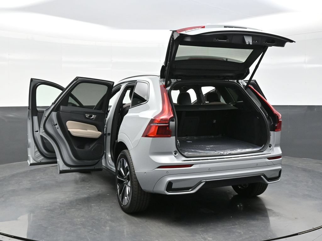 New 2026 Volvo XC60 T8 Plus w/ Climate Package PRO AWD/4WD image 41