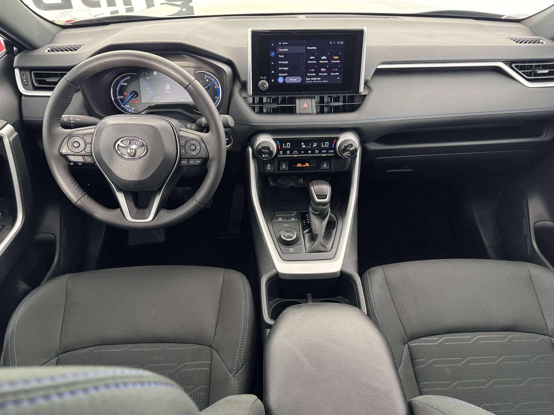 Used 2025 Toyota RAV4 SE w/ Convenience Package AWD/4WD image 23