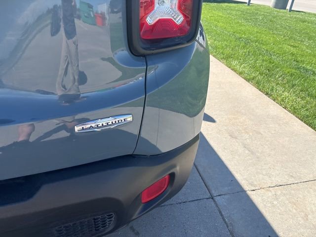 Used 2017 Jeep Renegade Latitude w/ Cold Weather Group AWD/4WD image 6