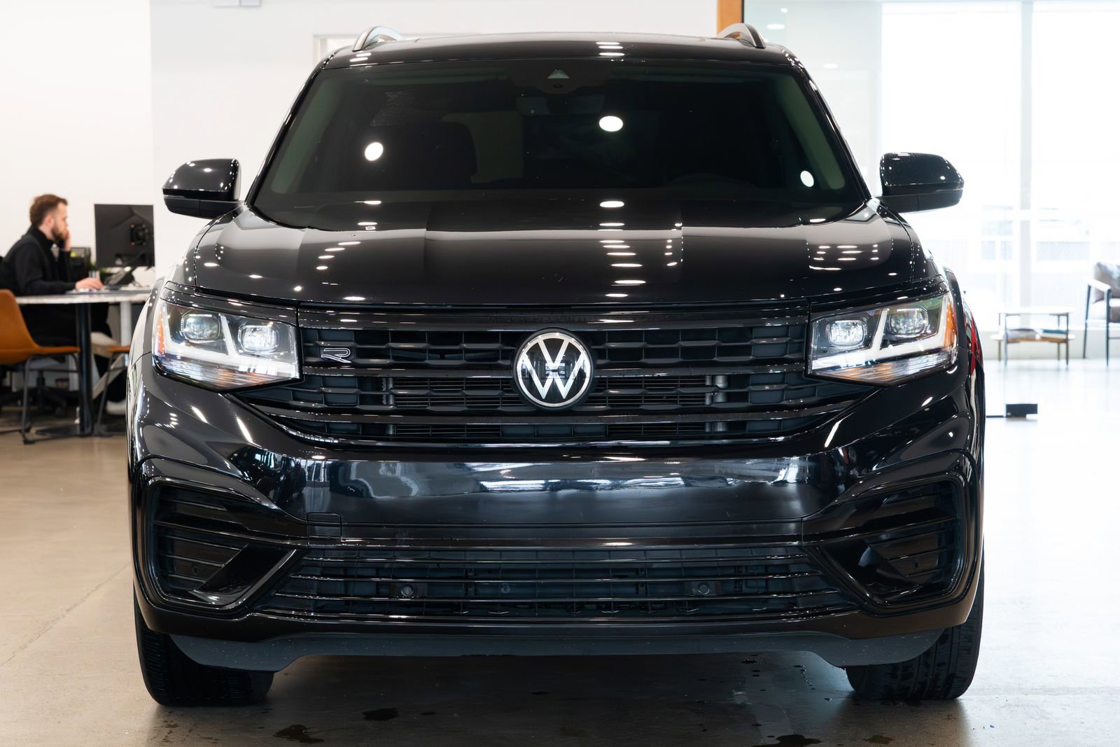 Used 2023 Volkswagen Atlas SEL R-Line image 2