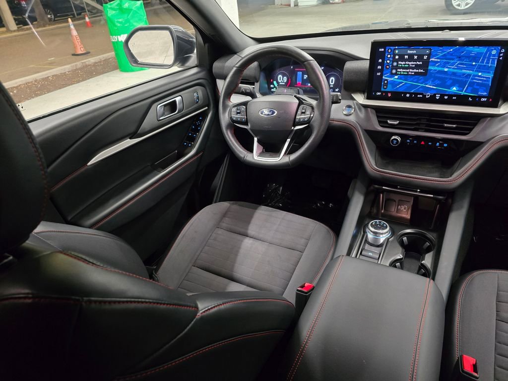 Used 2025 Ford Explorer ST-Line w/ ST-Line Street Pack image 36