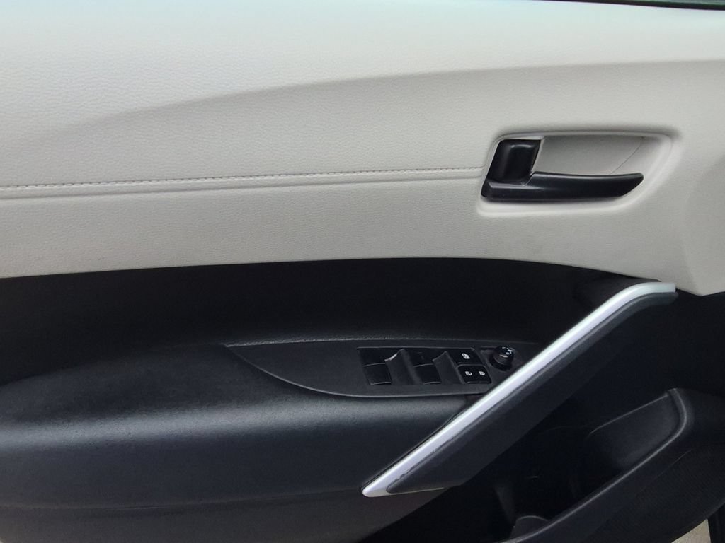Used 2024 Toyota Corolla Cross L FWD image 11