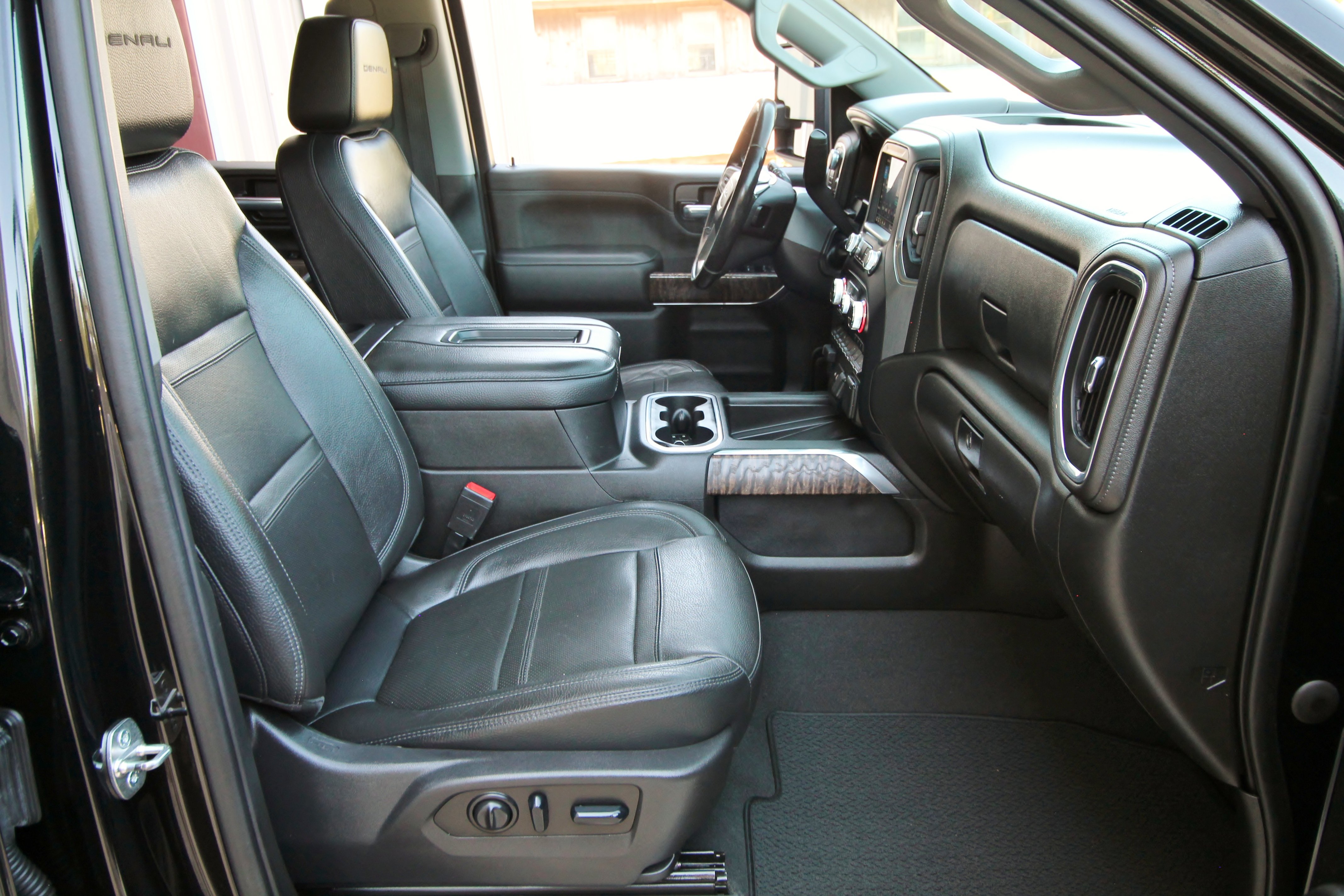 Used 2022 GMC Sierra 2500 Denali w/ Denali Ultimate Package AWD/4WD image 42