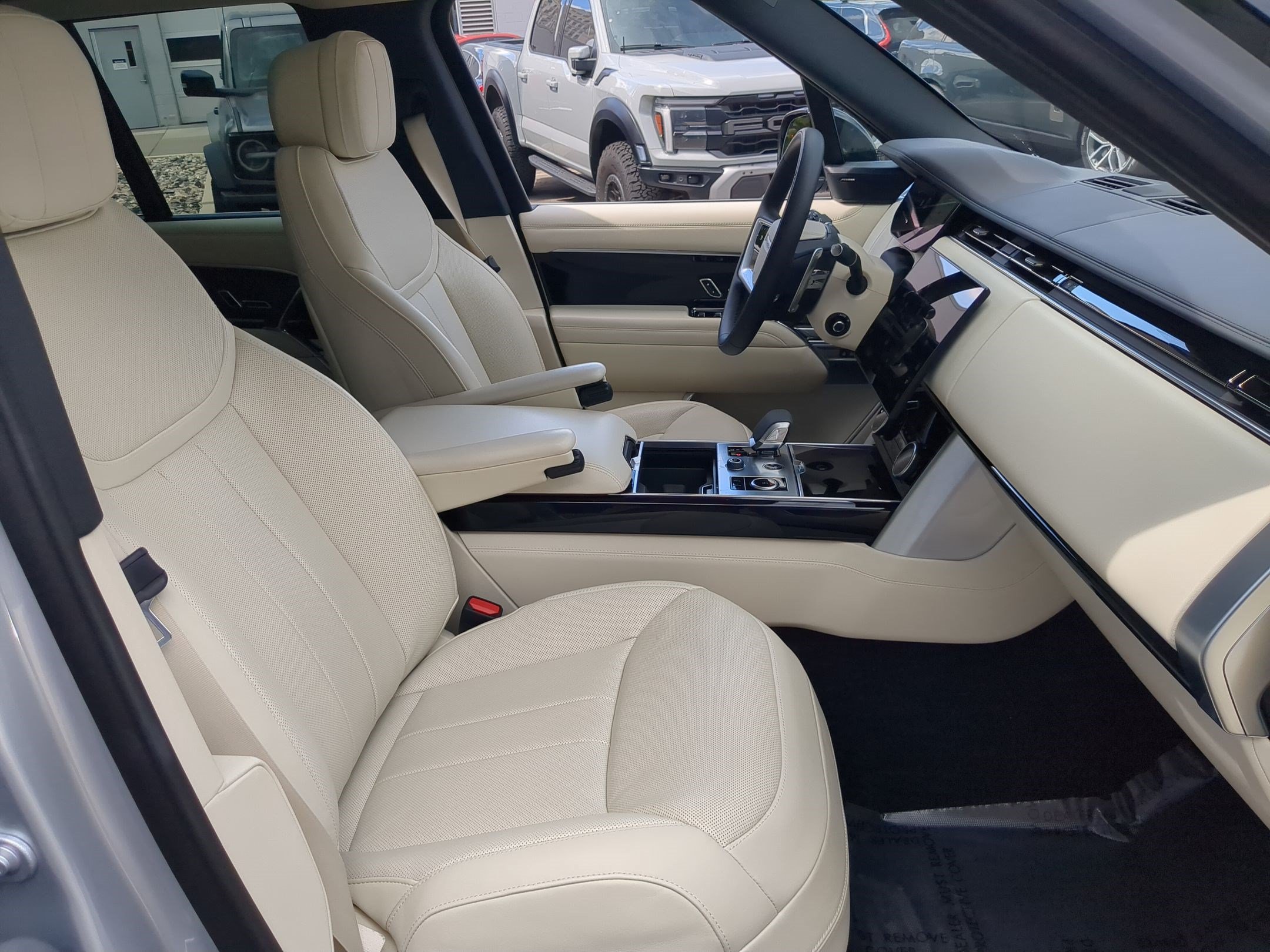 Used 2023 Land Rover Range Rover SE AWD/4WD image 33