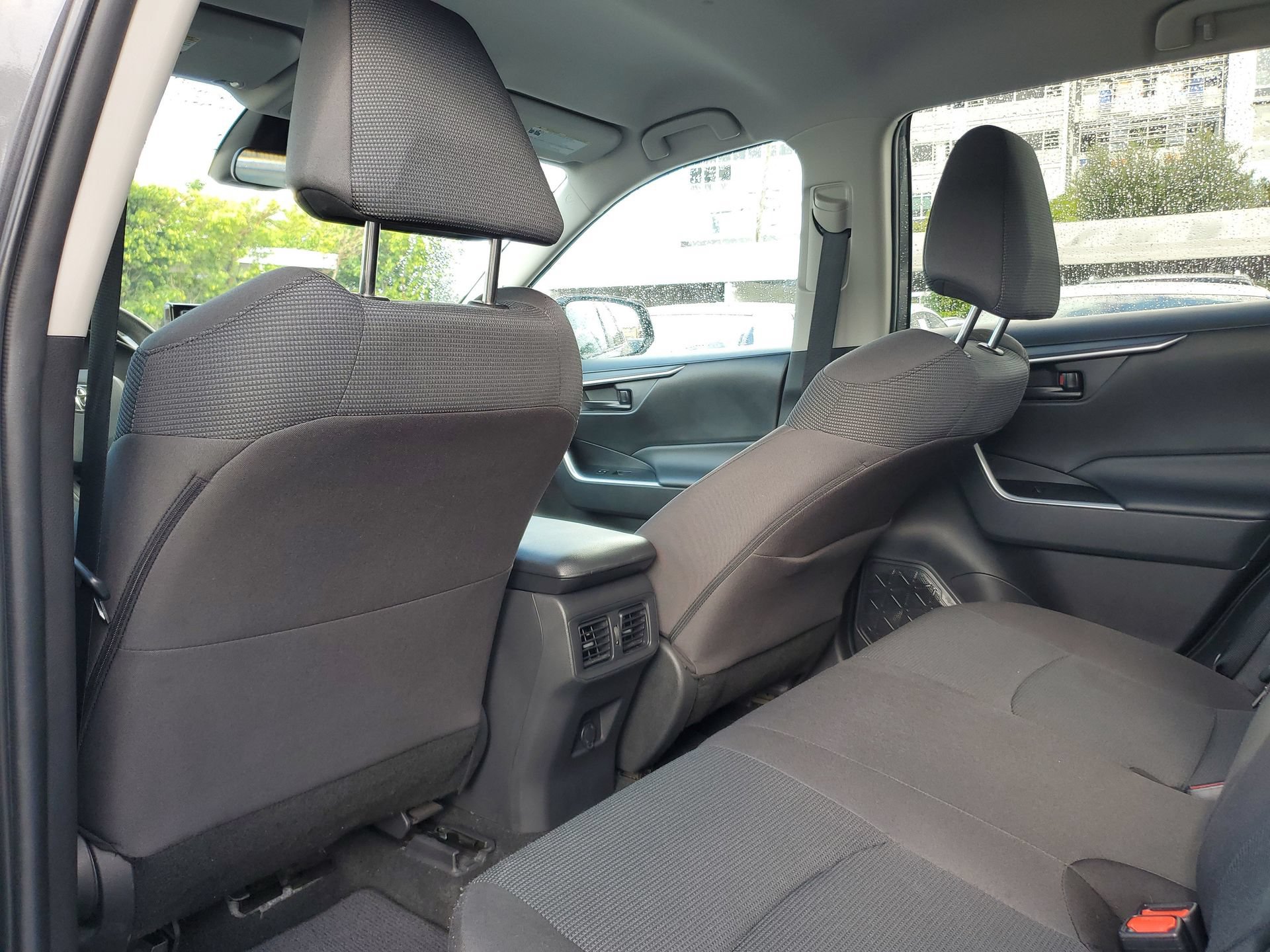 Used 2022 Toyota RAV4 LE FWD image 10