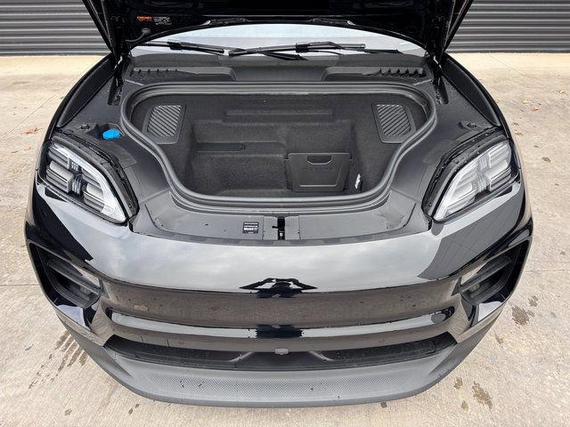 New 2026 Porsche Macan Electric RWD image 27