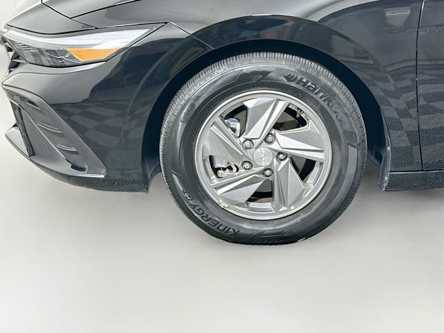 Certified 2026 Hyundai Elantra SE w/ Cargo Package FWD image 33