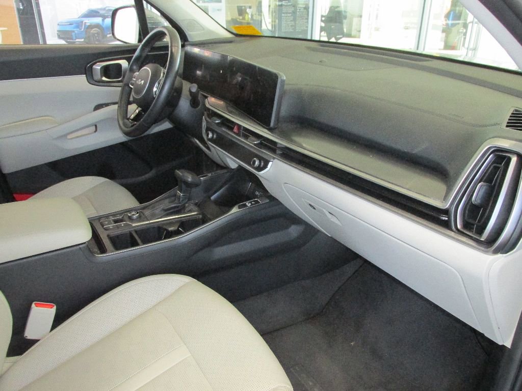 Used 2025 Kia Sorento S image 29