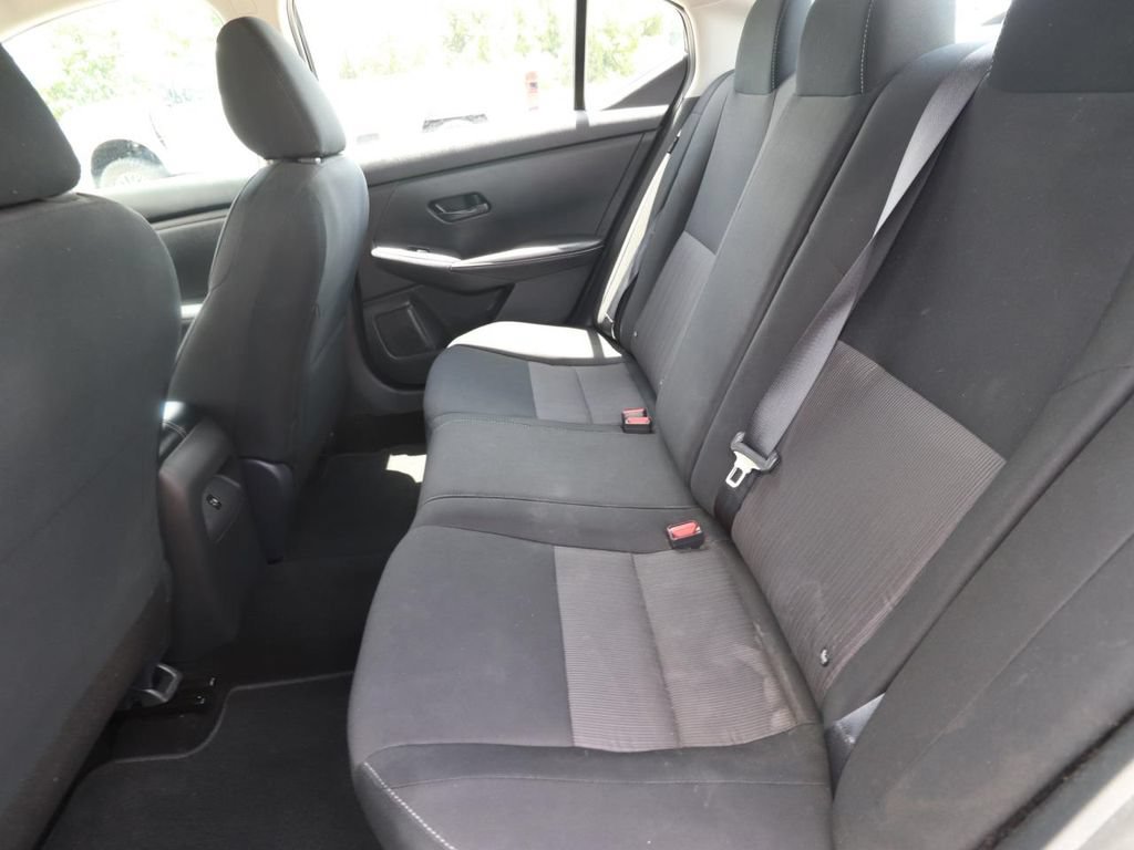 Used 2024 Nissan Sentra SV FWD image 9