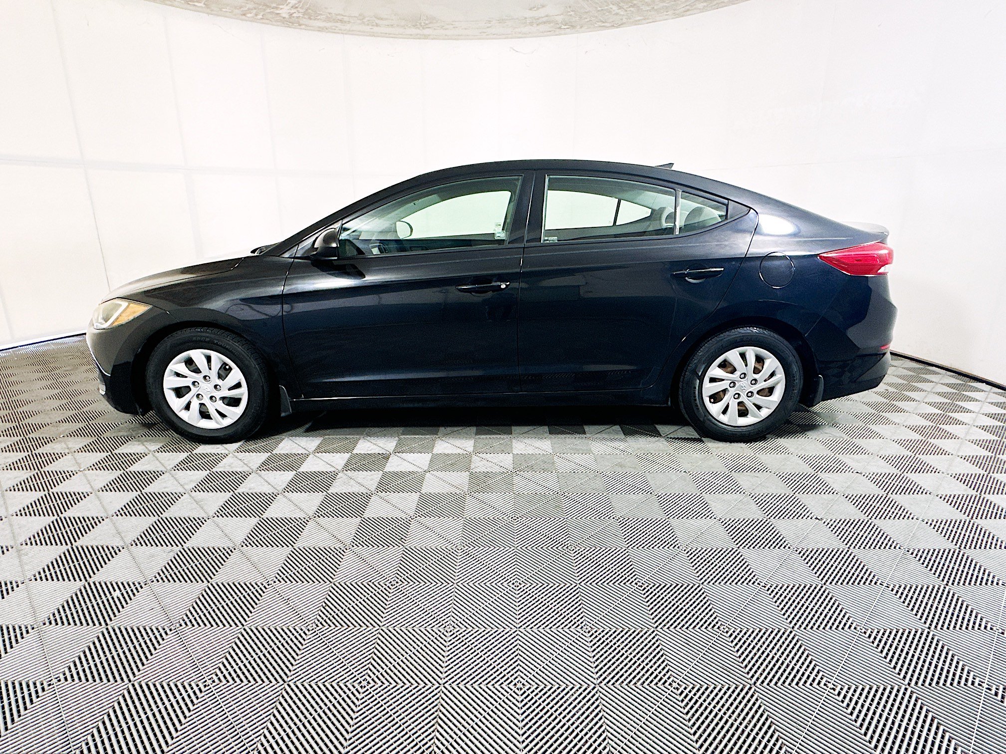 Used 2018 Hyundai Elantra SE w/ SE Connectivity Package 04 FWD image 6