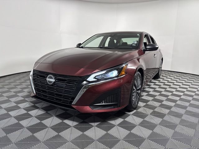 Used 2024 Nissan Altima 2.5 SV FWD image 1