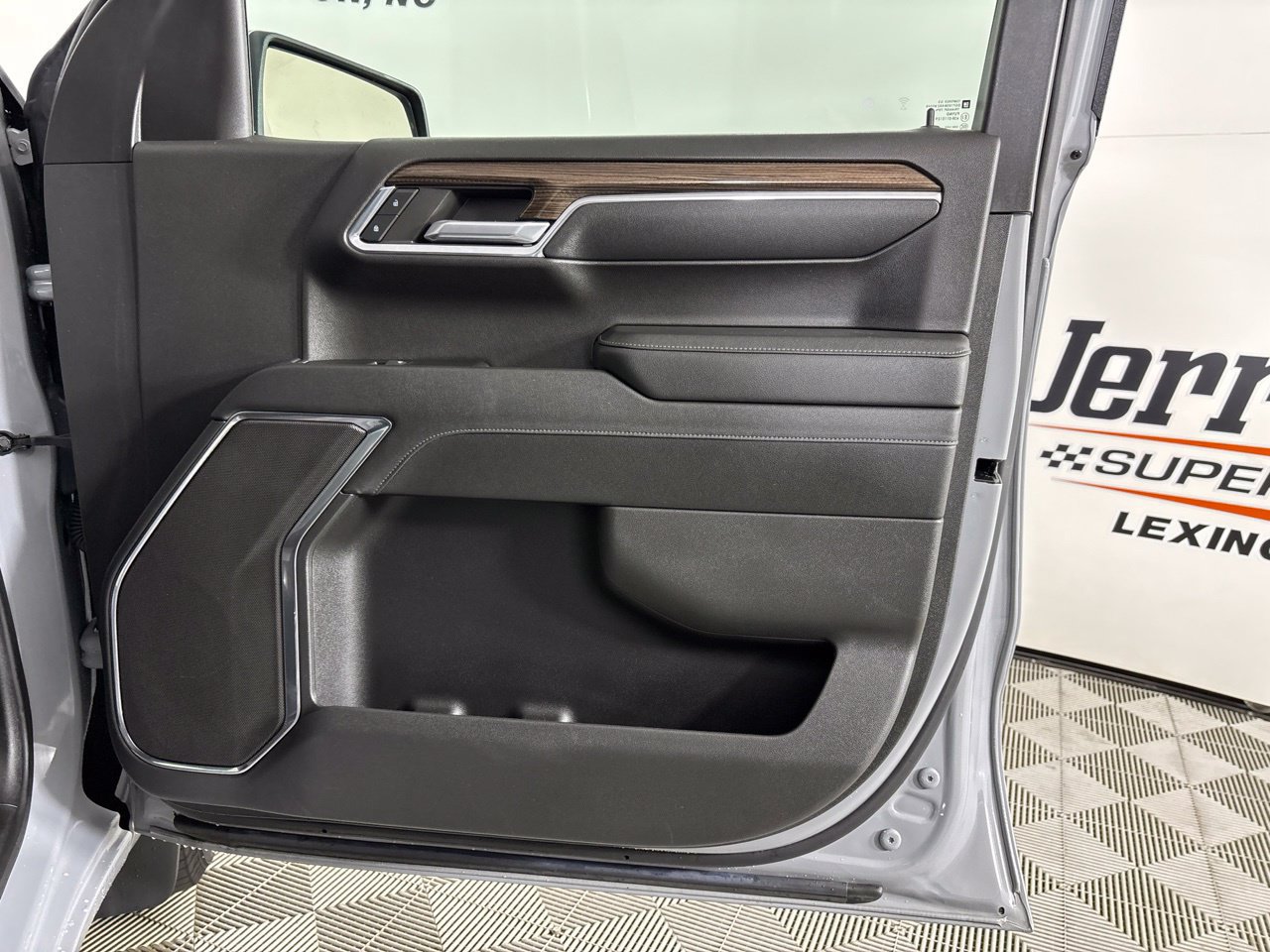 Used 2024 Chevrolet Silverado 1500 LT AWD/4WD image 28