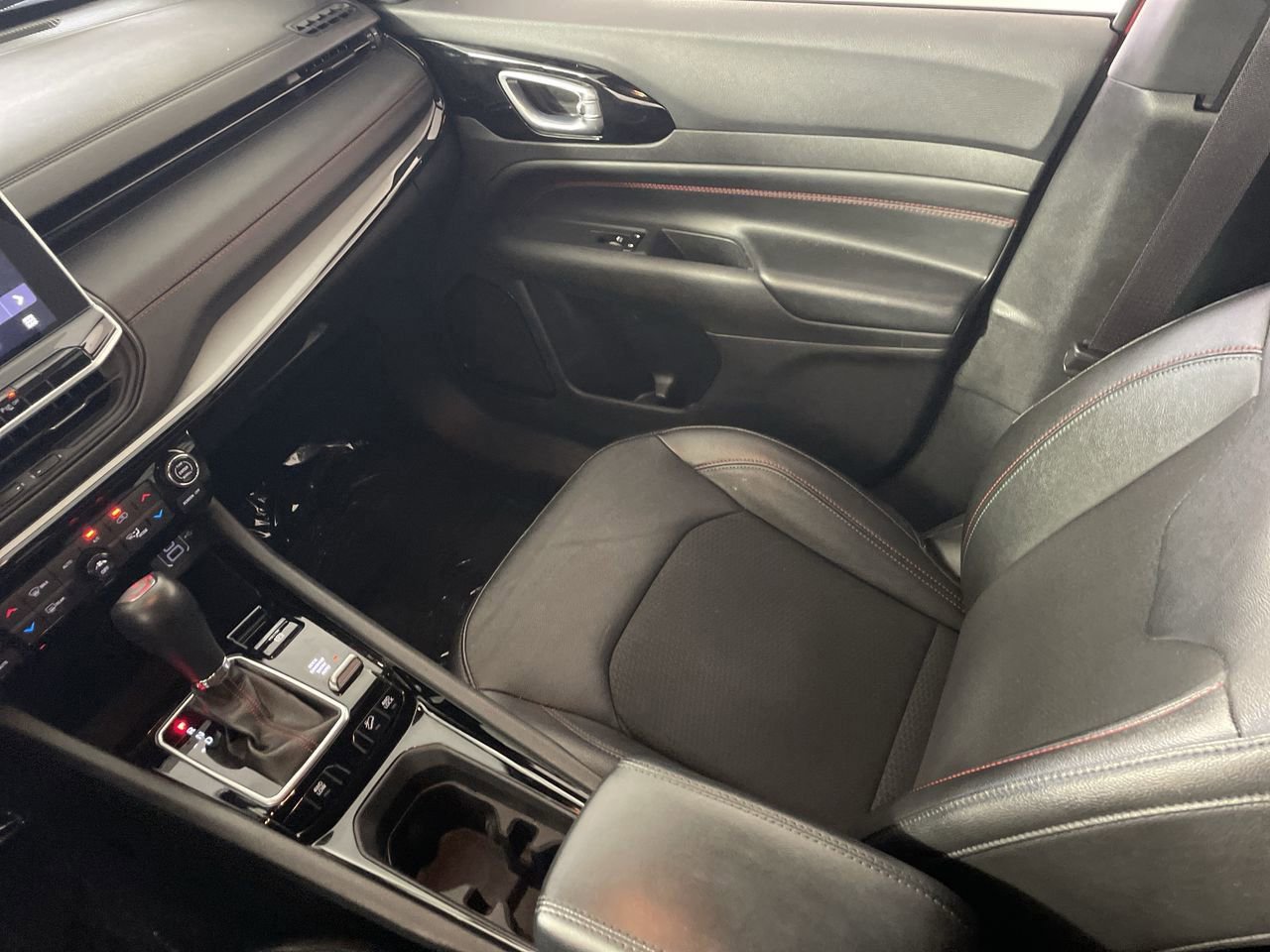 Used 2025 Jeep Compass Trailhawk image 21