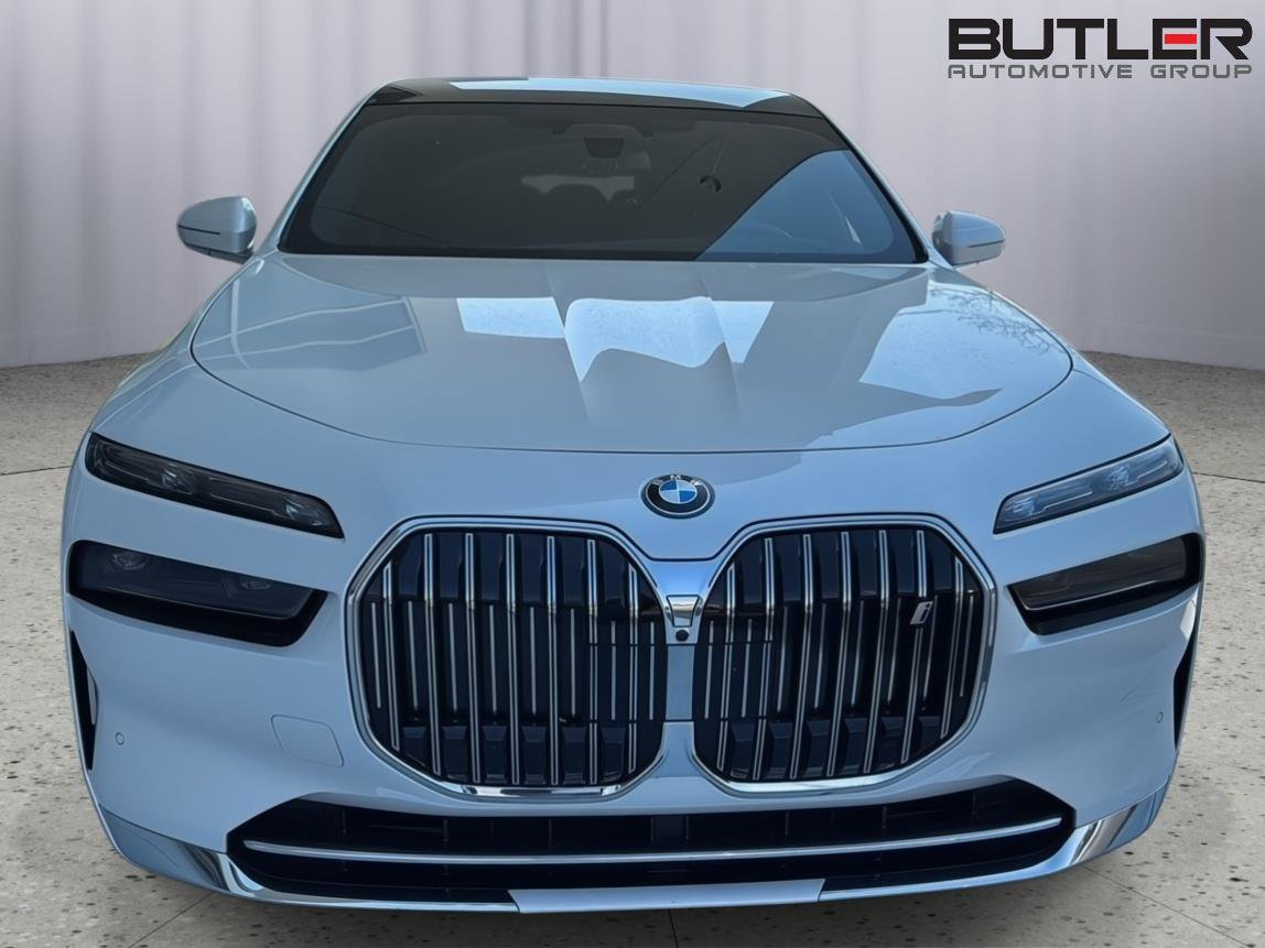 Used 2024 BMW i7 xDrive60 w/ Executive Package image 7