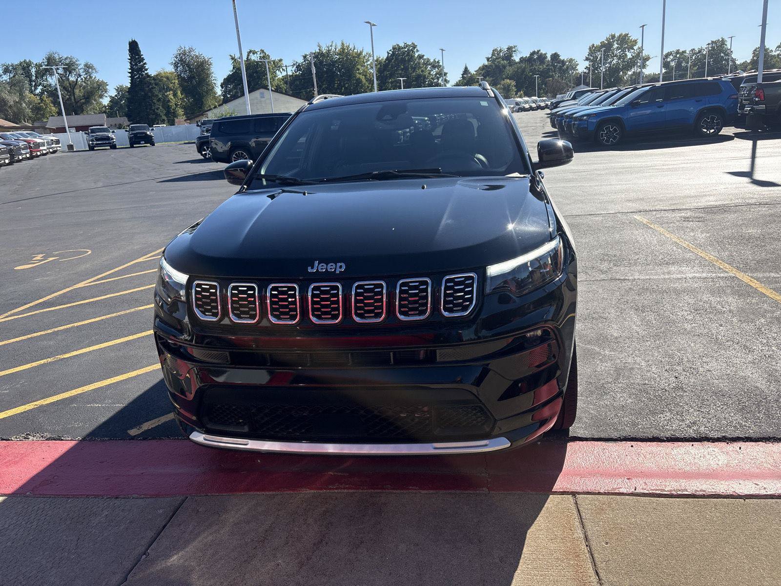 Used 2025 Jeep Compass Limited w/ Elite Group AWD/4WD image 2