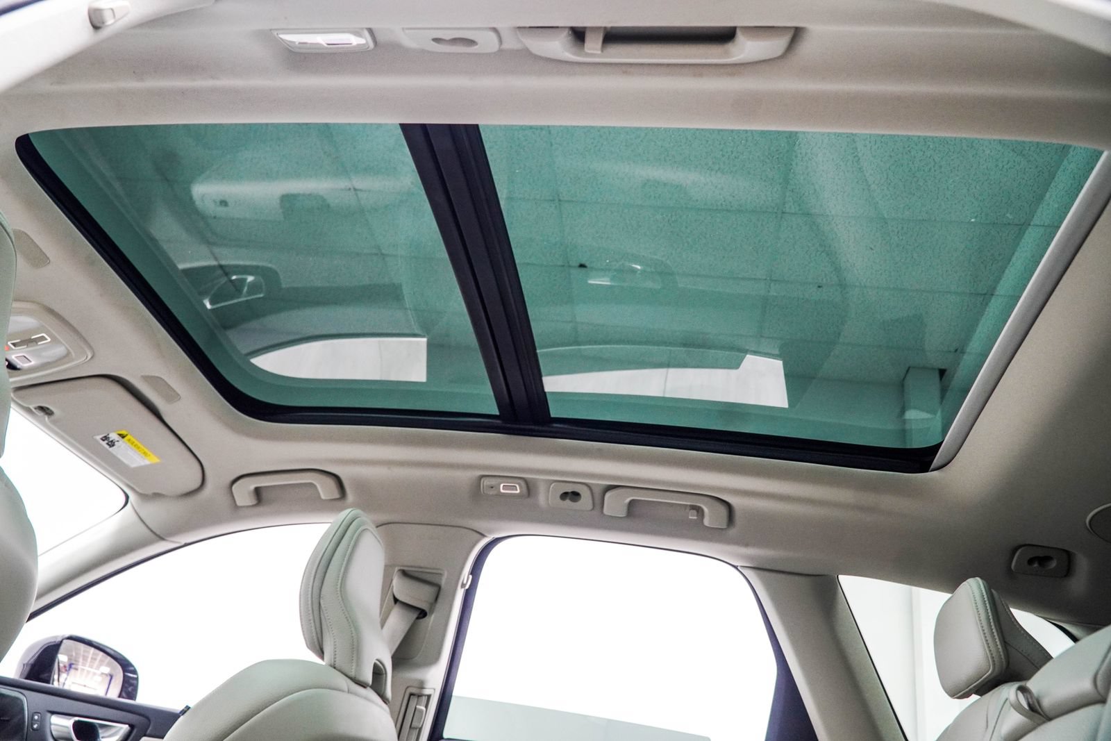 Used 2023 Volvo XC60 B5 Plus w/ Protection Package Premier FWD image 38