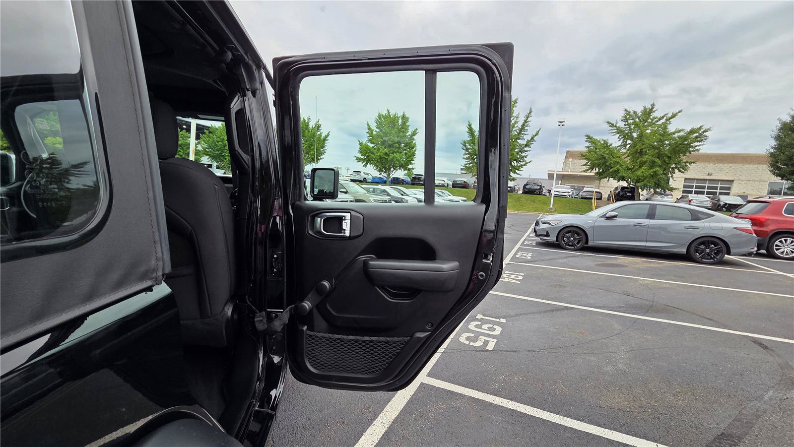 Used 2023 Jeep Wrangler Unlimited Sport AWD/4WD image 32