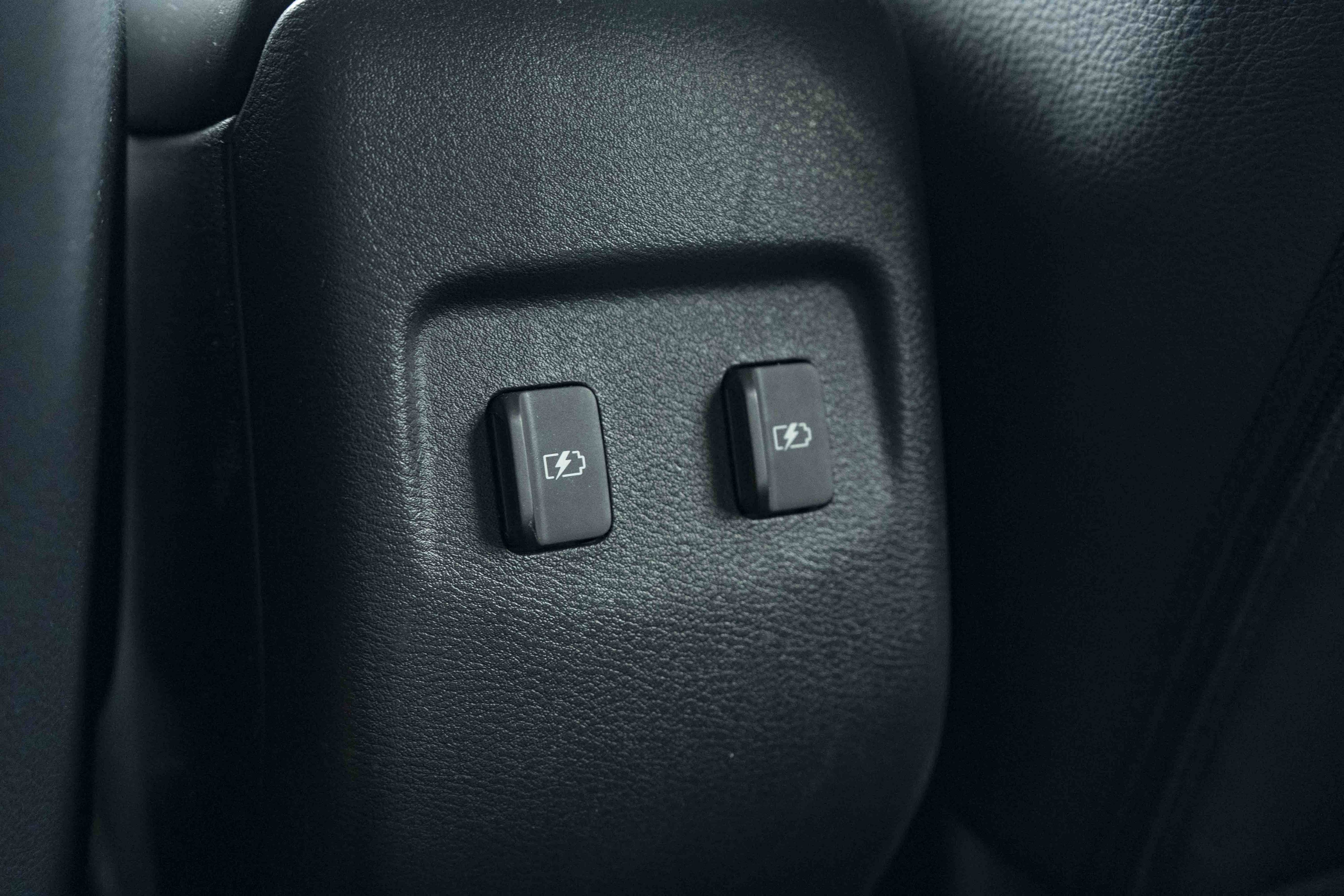 Used 2023 Nissan Kicks SR w/ SR Premium Package FWD image 36