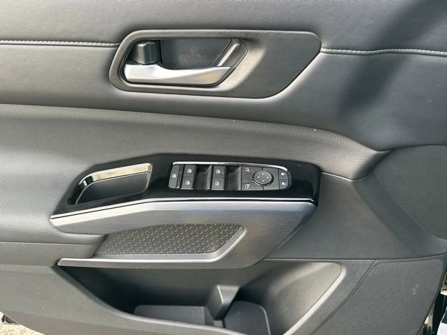 Certified 2025 Nissan Pathfinder SL image 19