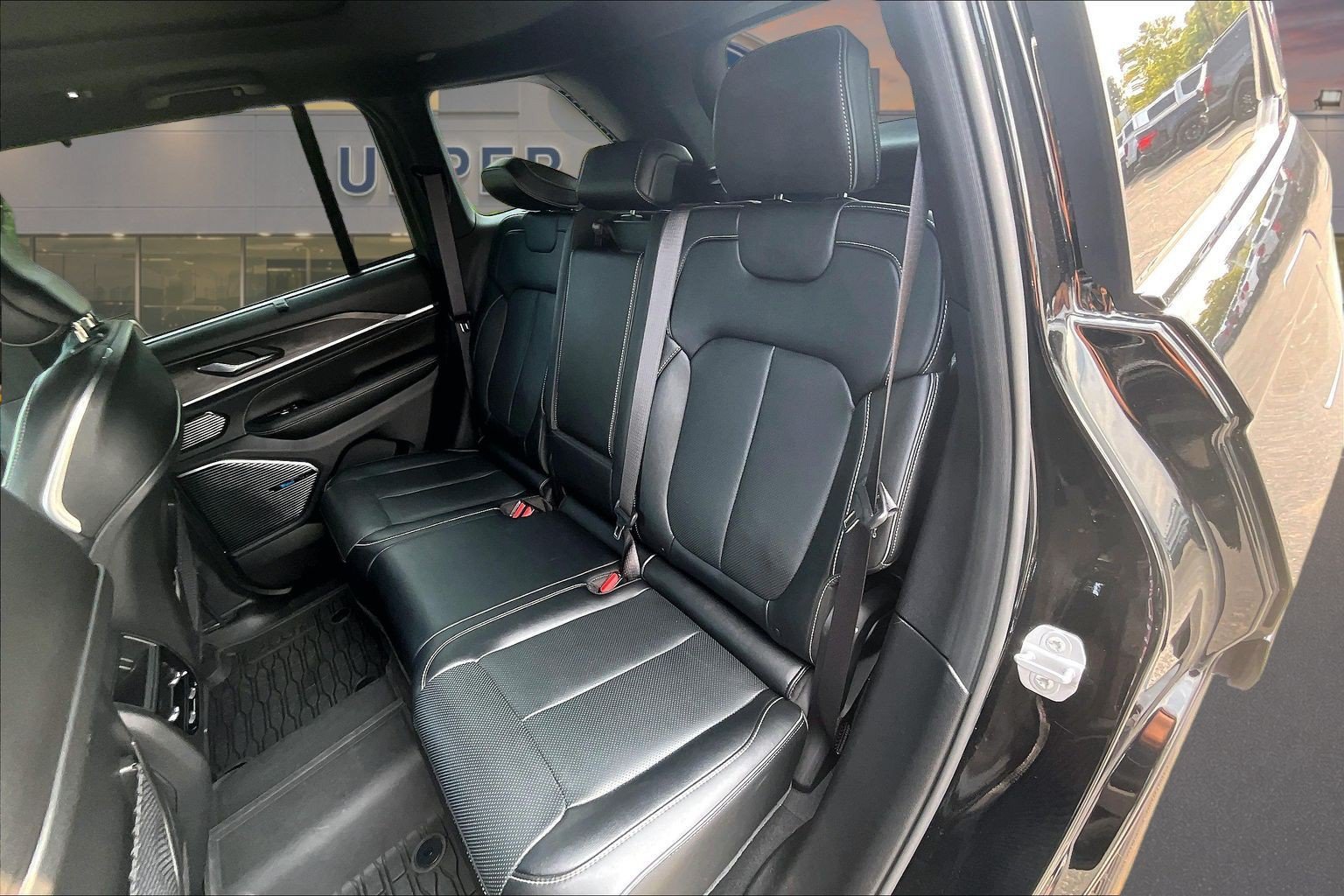 Used 2025 Jeep Grand Cherokee Overland w/ Advanced Protech Group III AWD/4WD image 26