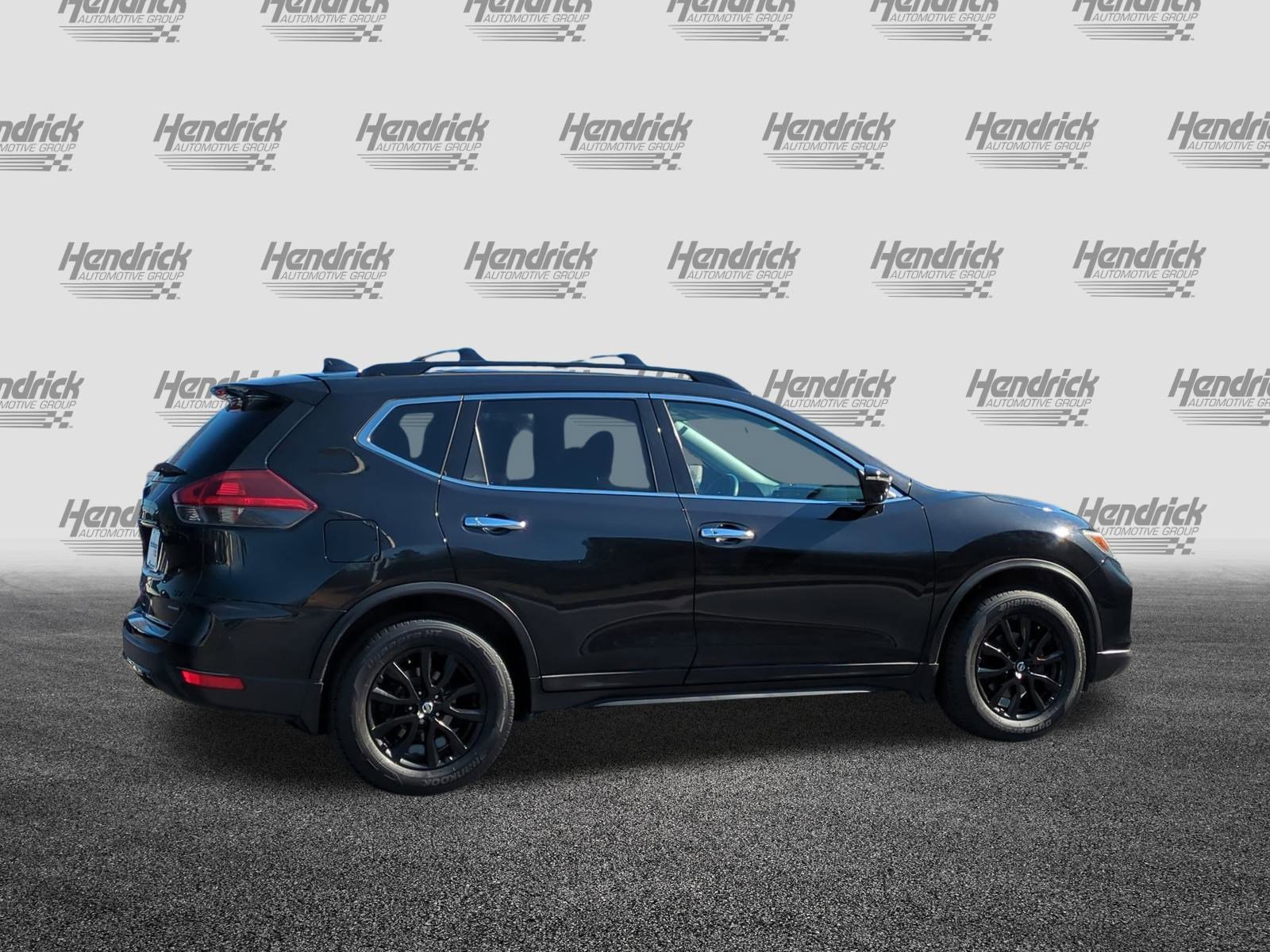 Used 2018 Nissan Rogue SV w/ Premium Package image 10