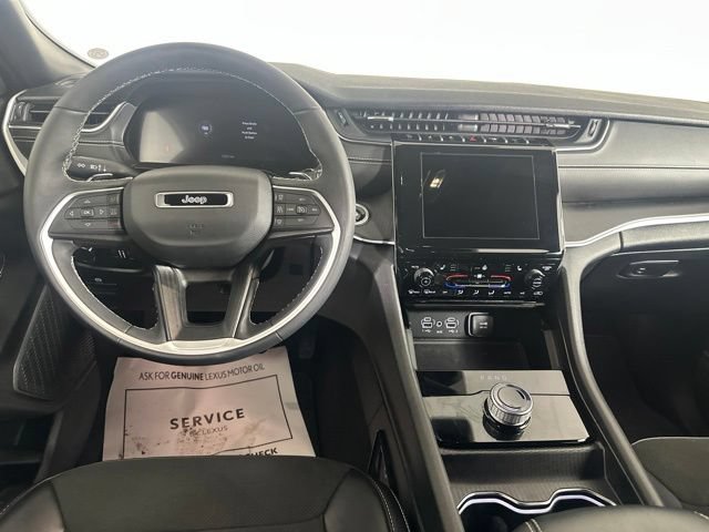 Used 2024 Jeep Grand Cherokee L Altitude AWD/4WD image 21