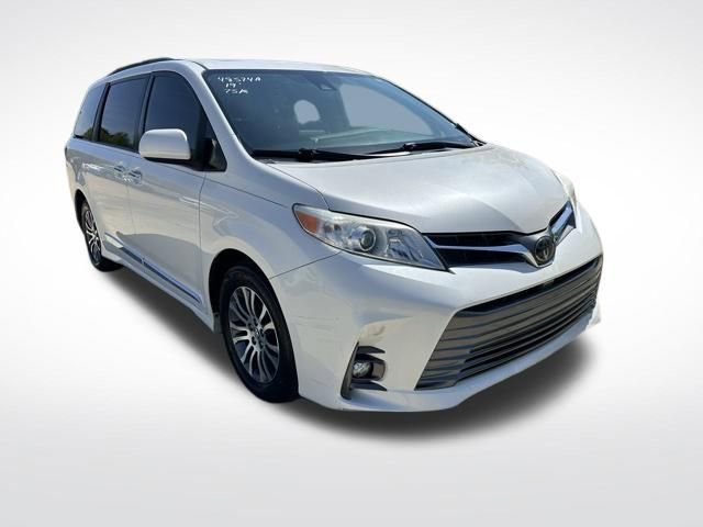 Used 2019 Toyota Sienna XLE w/ XLE Navigation Package FWD image 4