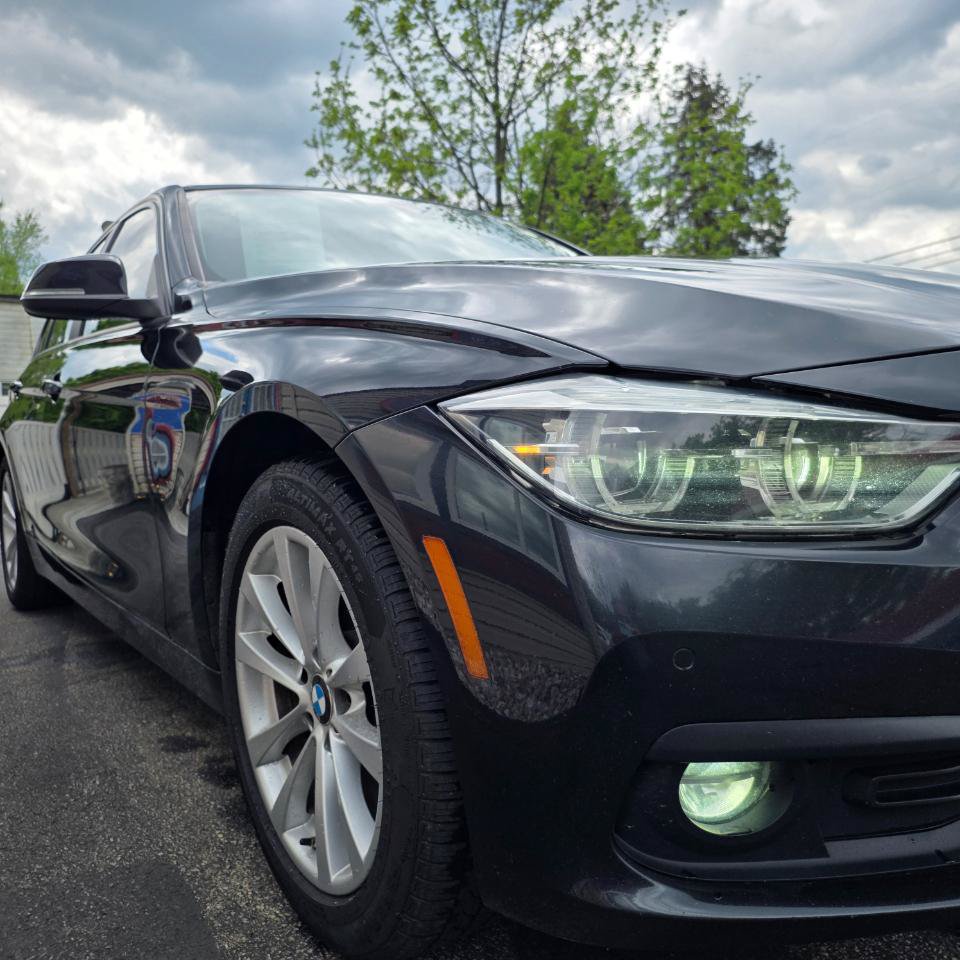 Used 2017 BMW 320i xDrive Sedan AWD/4WD image 13