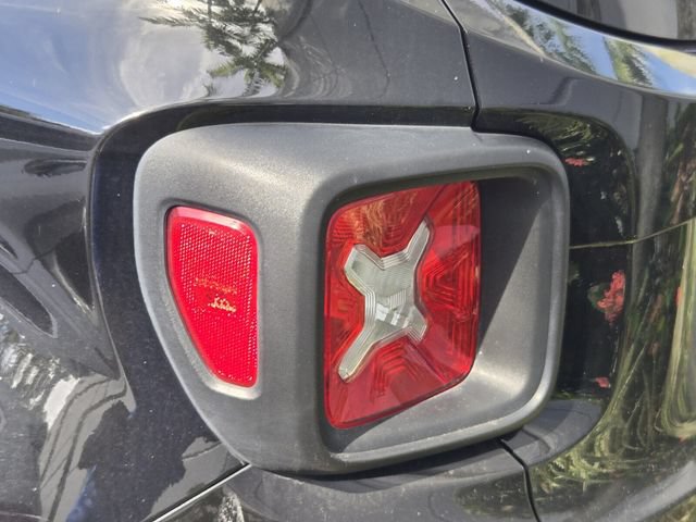 Used 2019 Jeep Renegade Latitude FWD image 6