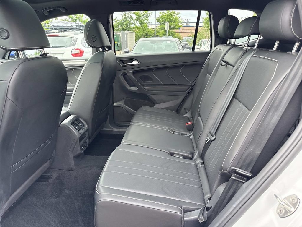 Used 2023 Volkswagen Tiguan SE R-Line AWD/4WD image 11