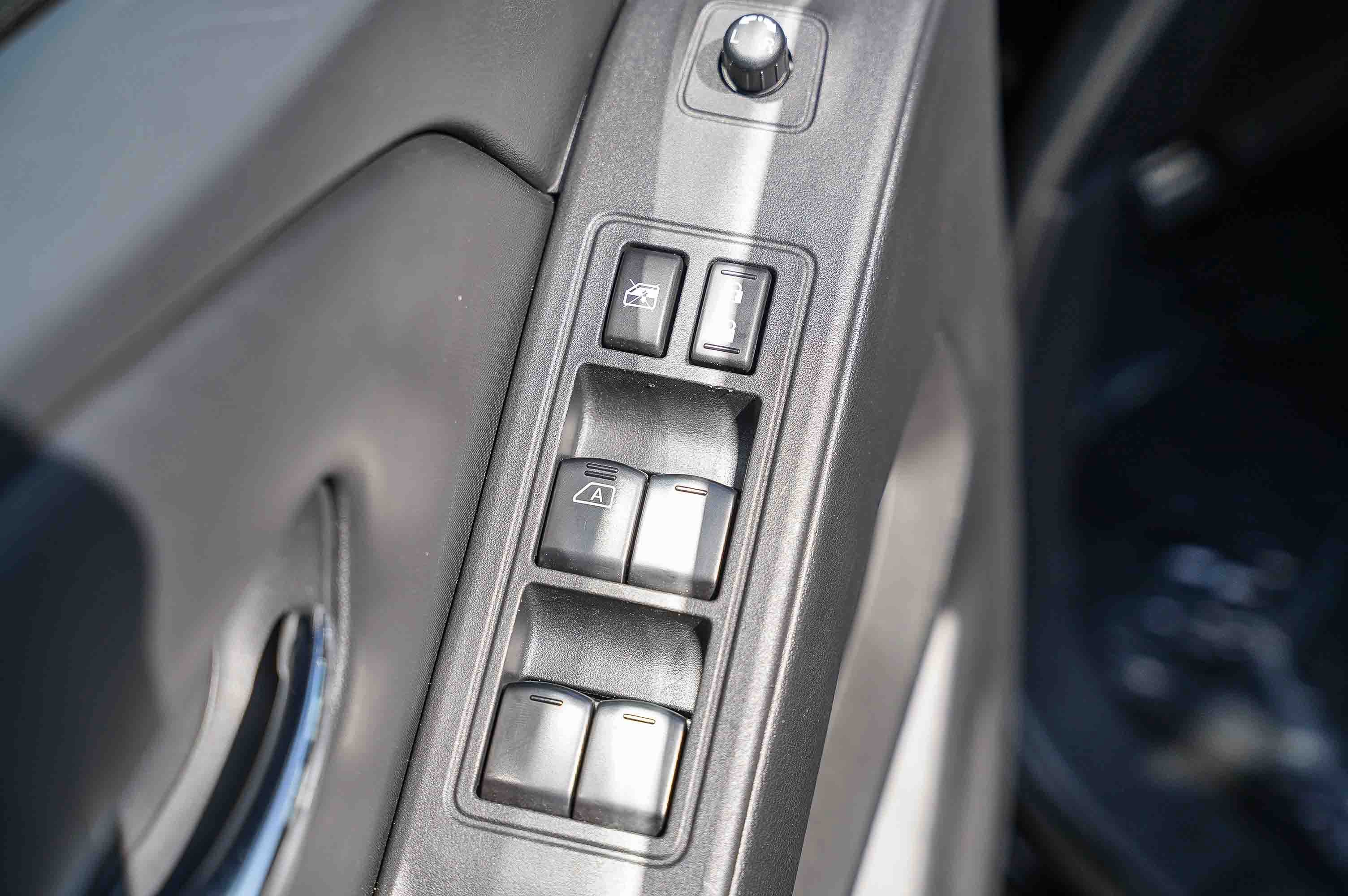 Used 2023 Nissan Frontier SV image 22