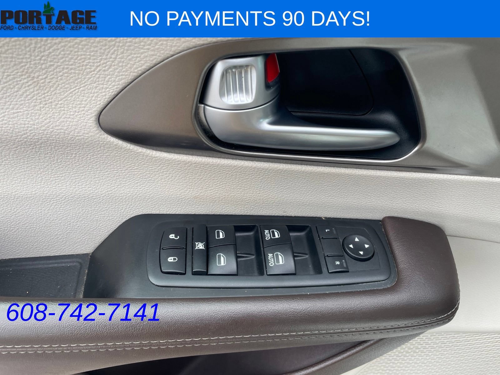 Used 2017 Chrysler Pacifica Touring-L FWD image 12