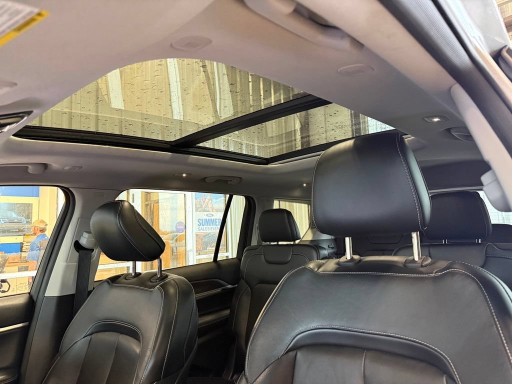 Used 2021 Jeep Grand Cherokee L Limited RWD image 7