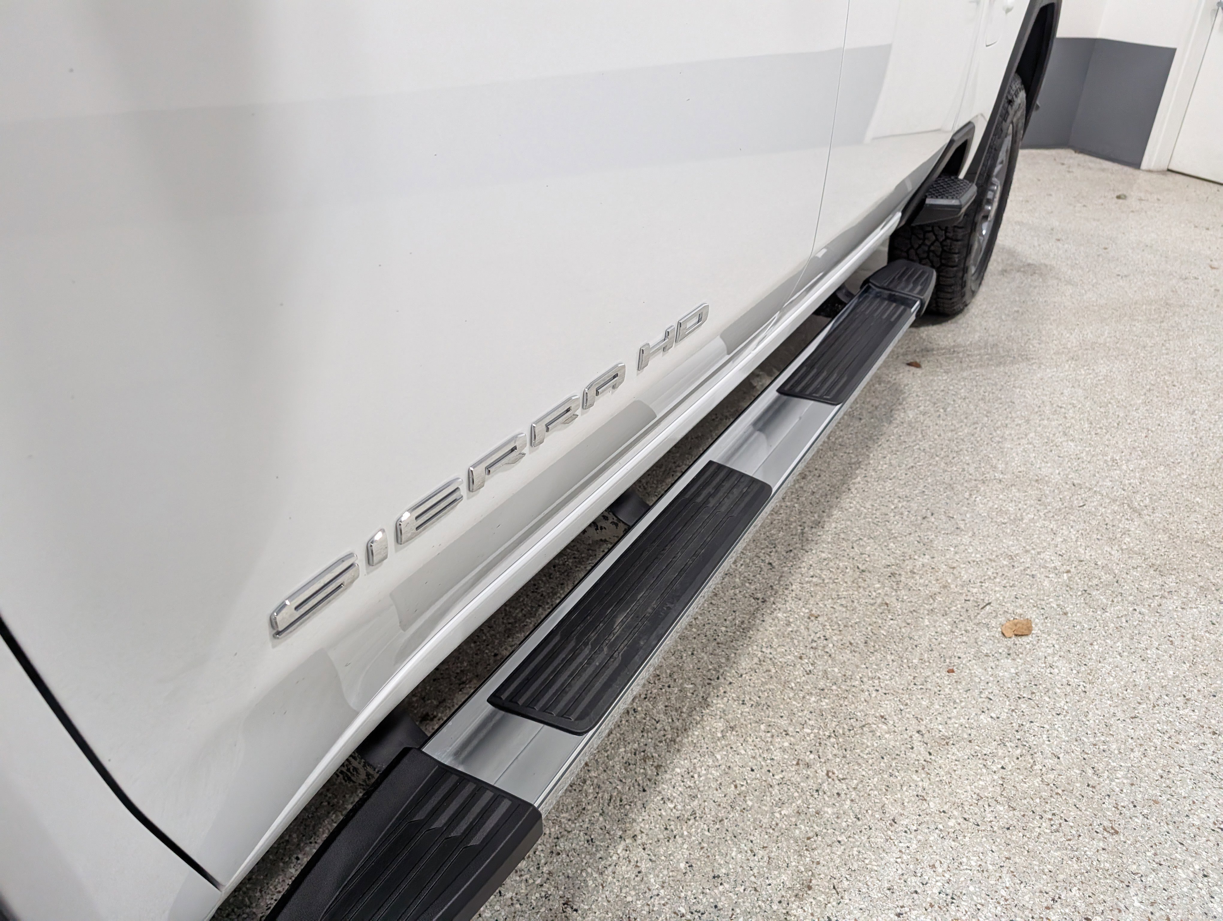 Used 2025 GMC Sierra 3500 SLT w/ SLT Premium Package image 9