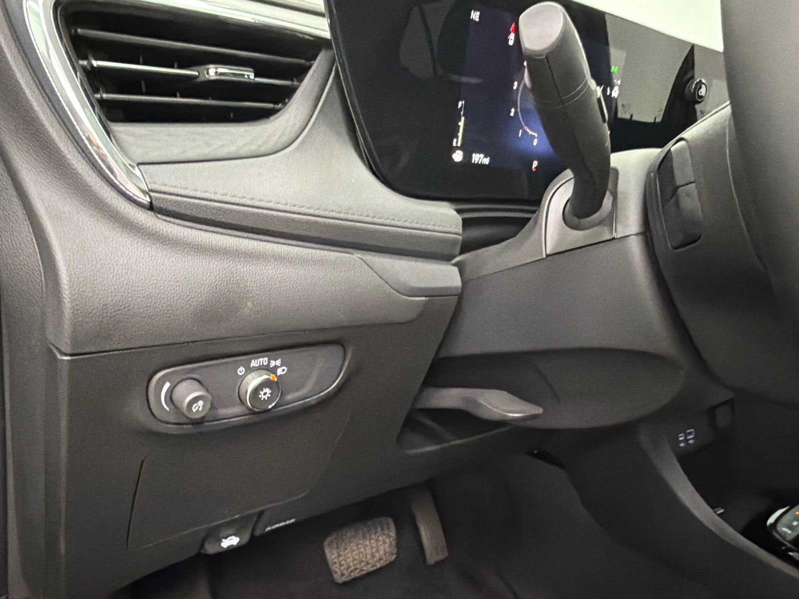 Used 2025 Buick Encore GX Avenir w/ Avenir Technology Package AWD/4WD image 32