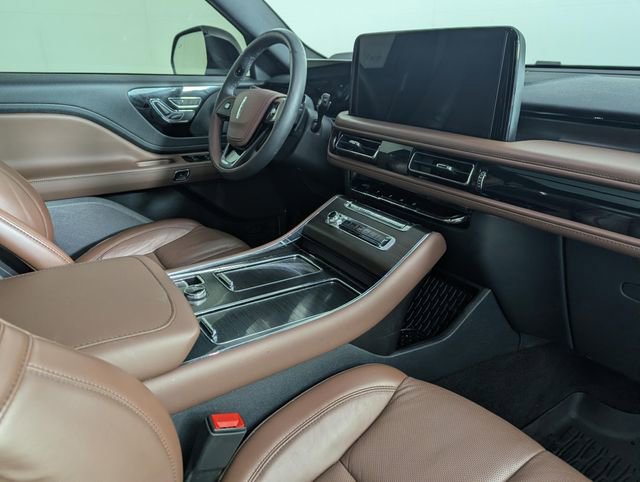 Used 2025 Lincoln Aviator Reserve w/ Jet Appearance Package image 24