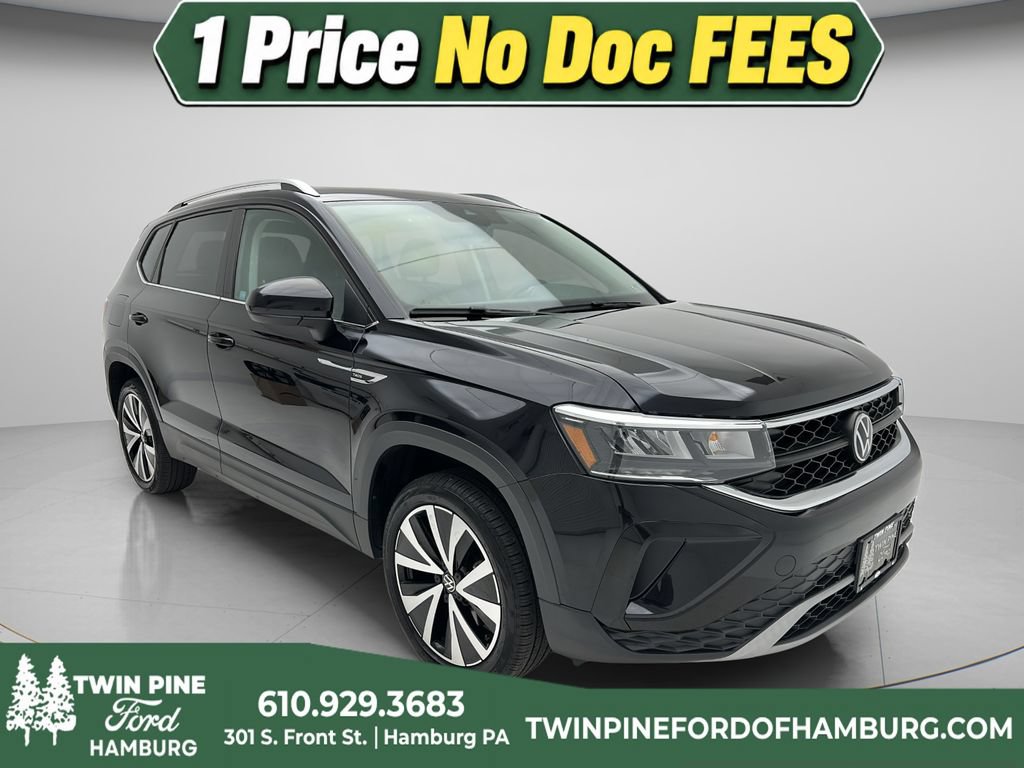 Used 2023 Volkswagen Taos SE w/ Panoramic Sunroof Package