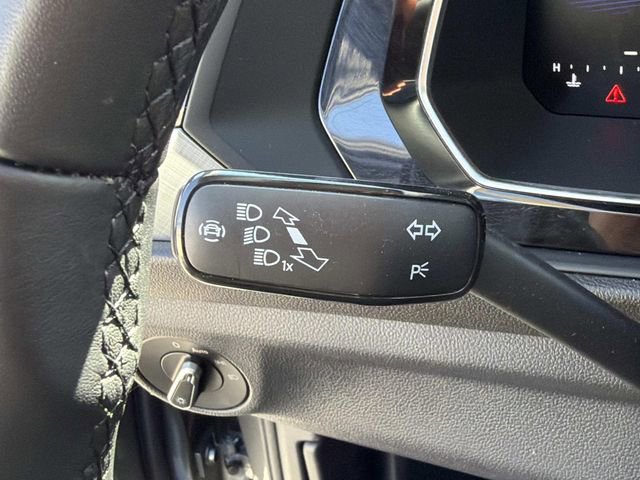 Certified 2024 Volkswagen Jetta SE w/ Panoramic Sunroof Package image 30