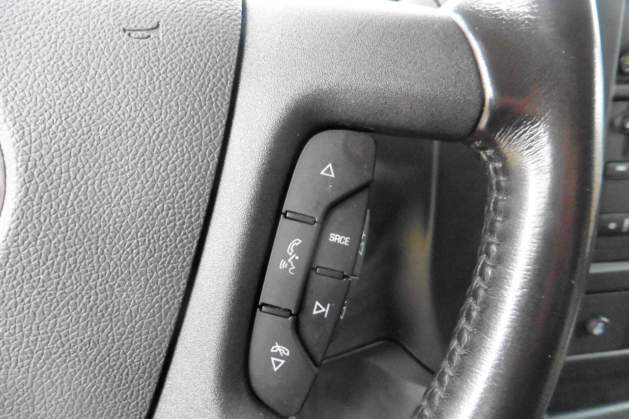 Used 2022 Chevrolet Express 3500 w/ Driver Convenience Package RWD image 16