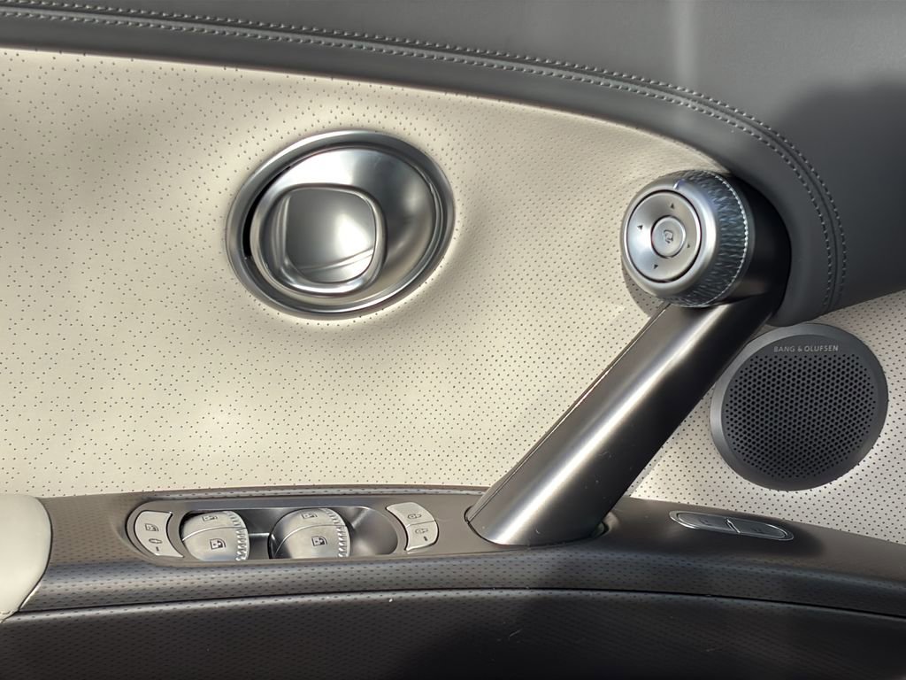 Certified 2023 Genesis GV60 Advanced image 17