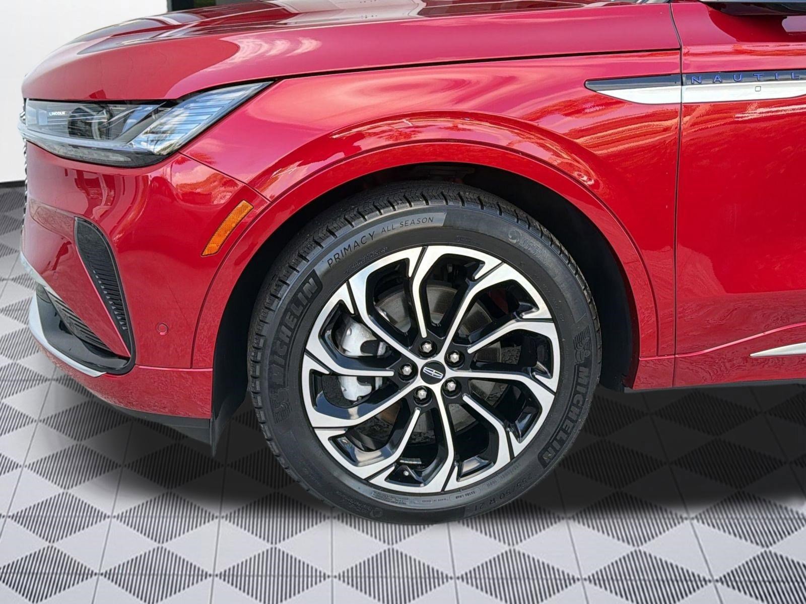 Used 2024 Lincoln Nautilus Reserve w/ Equipment Group 202A AWD/4WD image 12