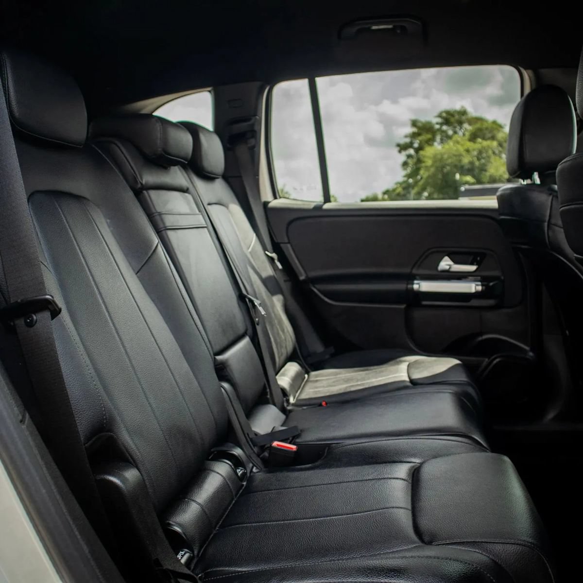 Used 2020 Mercedes-Benz GLB 250 w/ Premium Package image 18