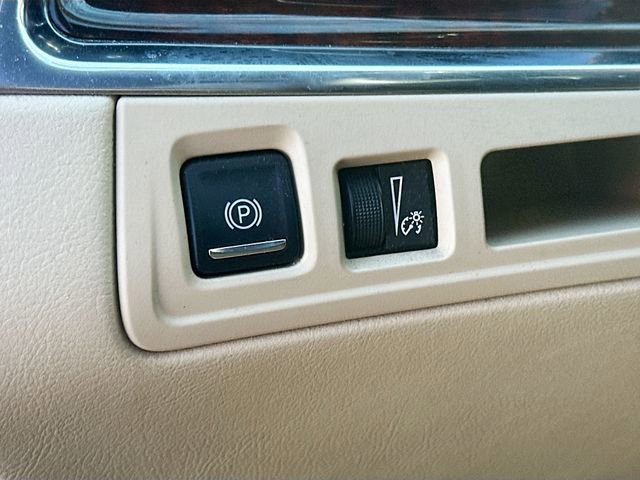 Used 2017 Cadillac XT5 Luxury w/ Driver Awareness Package image 11