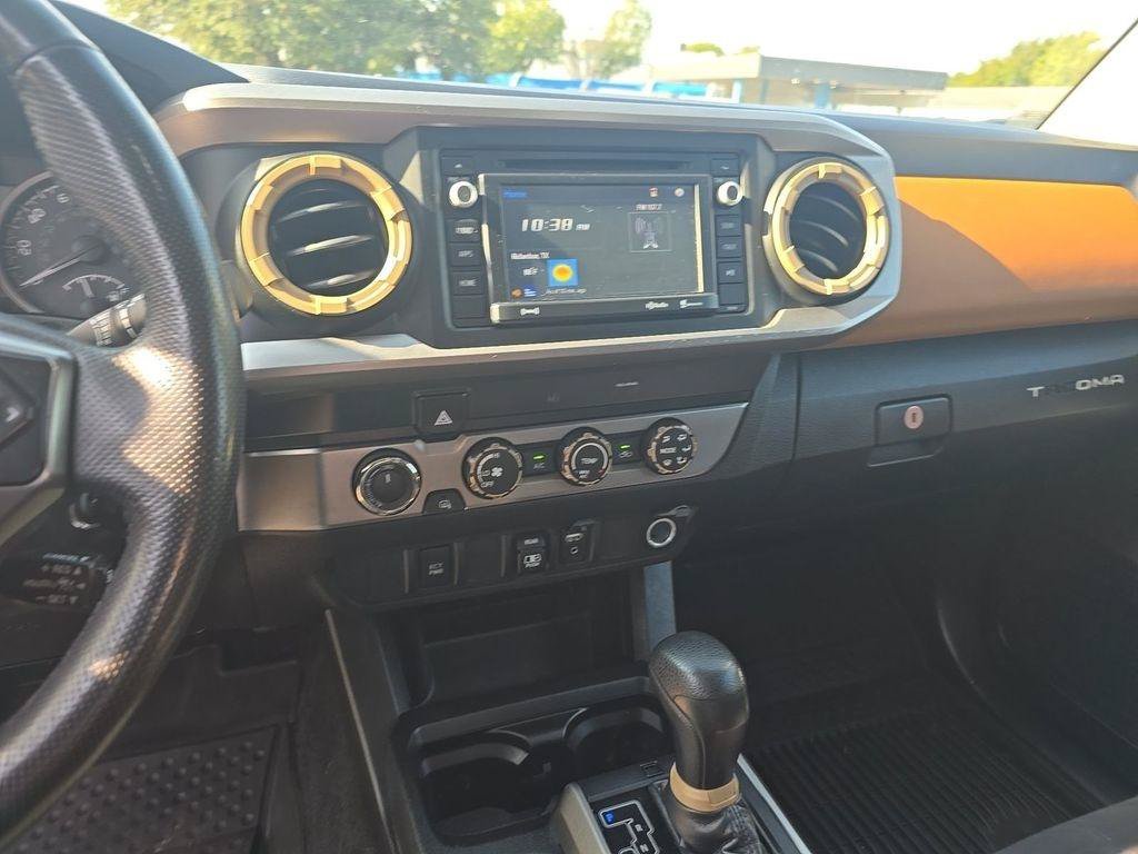 Used 2019 Toyota Tacoma SR5 AWD/4WD image 14