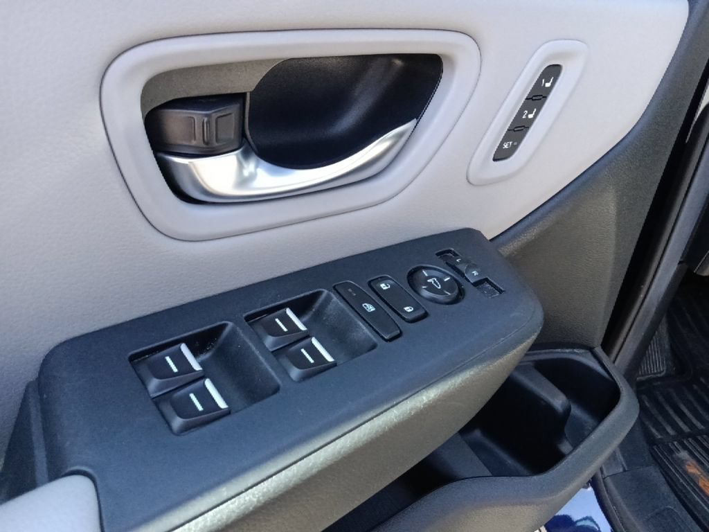 Used 2025 Honda Pilot EX-L image 12