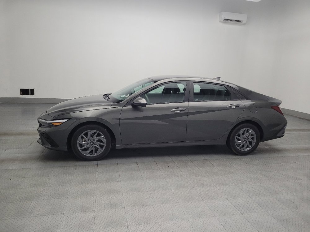 Used 2024 Hyundai Elantra SEL image 2