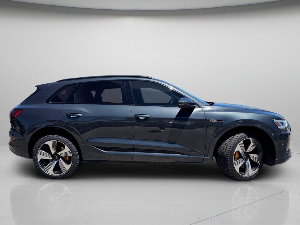 Used 2022 Audi e-tron Premium Plus w/ Premium Plus Package AWD/4WD image 25