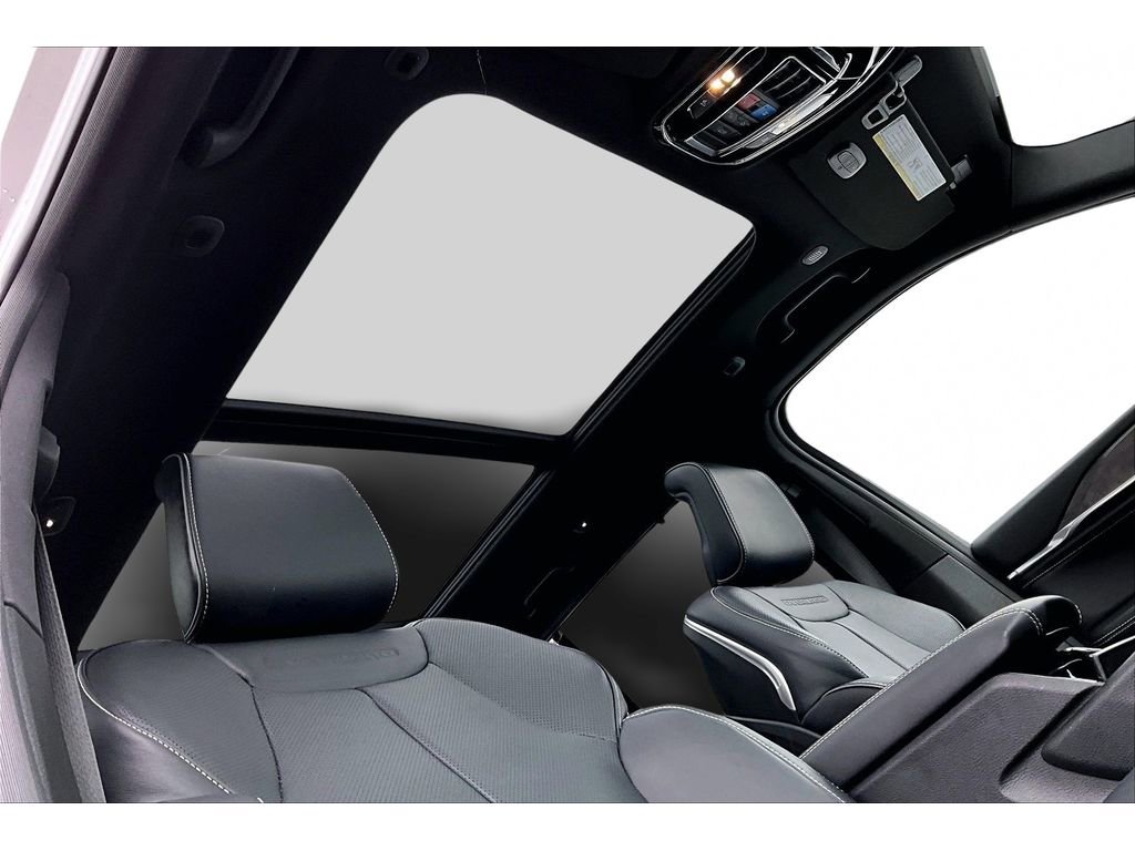 Certified 2025 Jeep Grand Cherokee Overland w/ Luxury Tech Group IV image 19