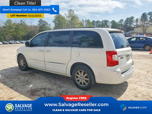 Used 2015 Chrysler Town & Country Touring w/ Driver Convenience Group image 3